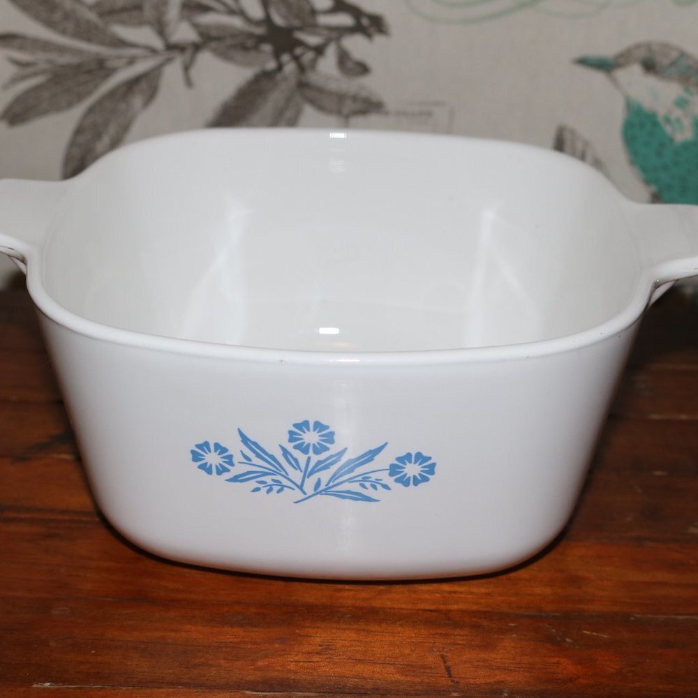 Corning Ware vintage dish 1 3/4-B  sorry, but no lid has some wear marks